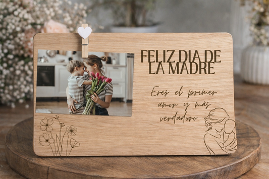Marco de recuerdos en madera personalizado – Un mensaje para quien siempre está