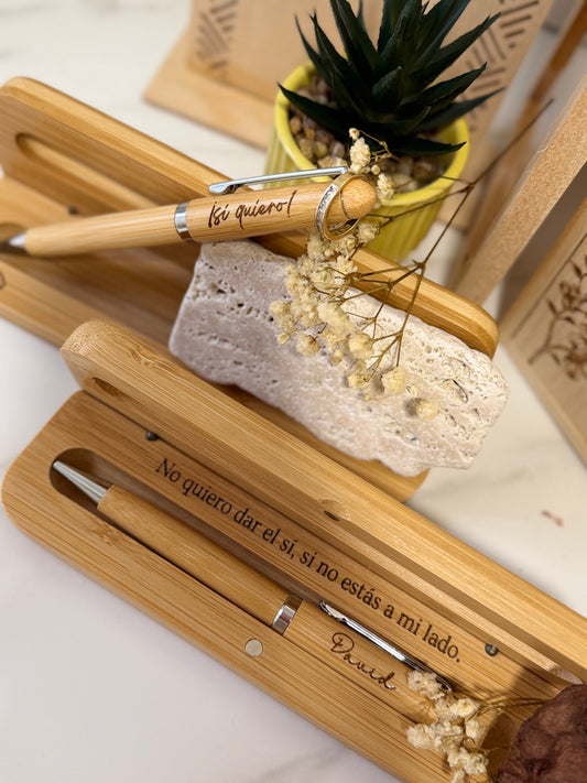 Caja personalizada con bolígrafo para testigo