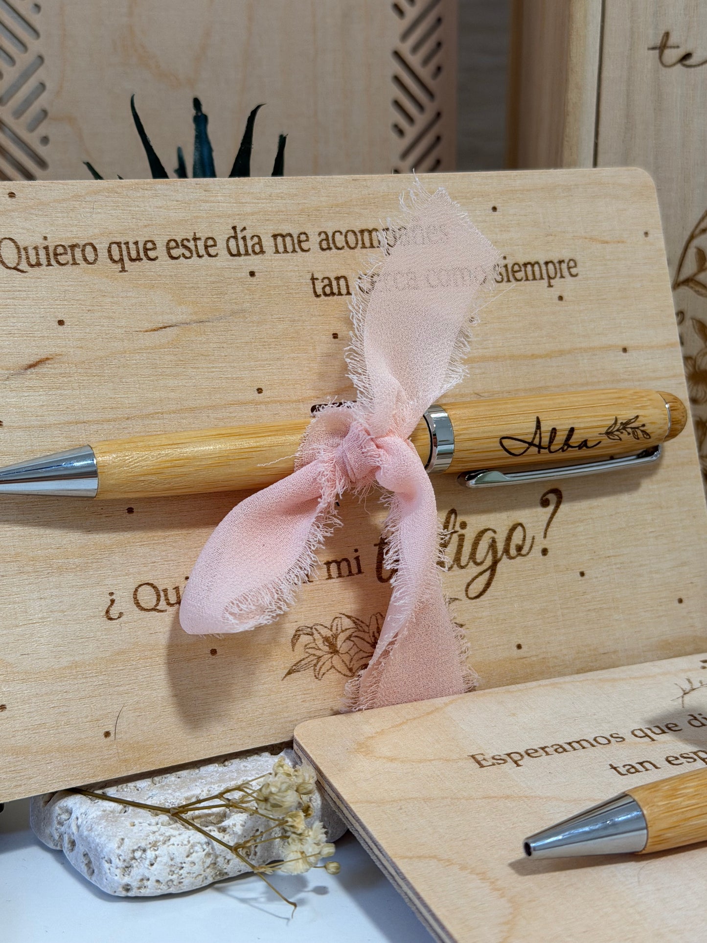 Placa premium grabada a láser con bolígrafo para testigo o invitados de boda