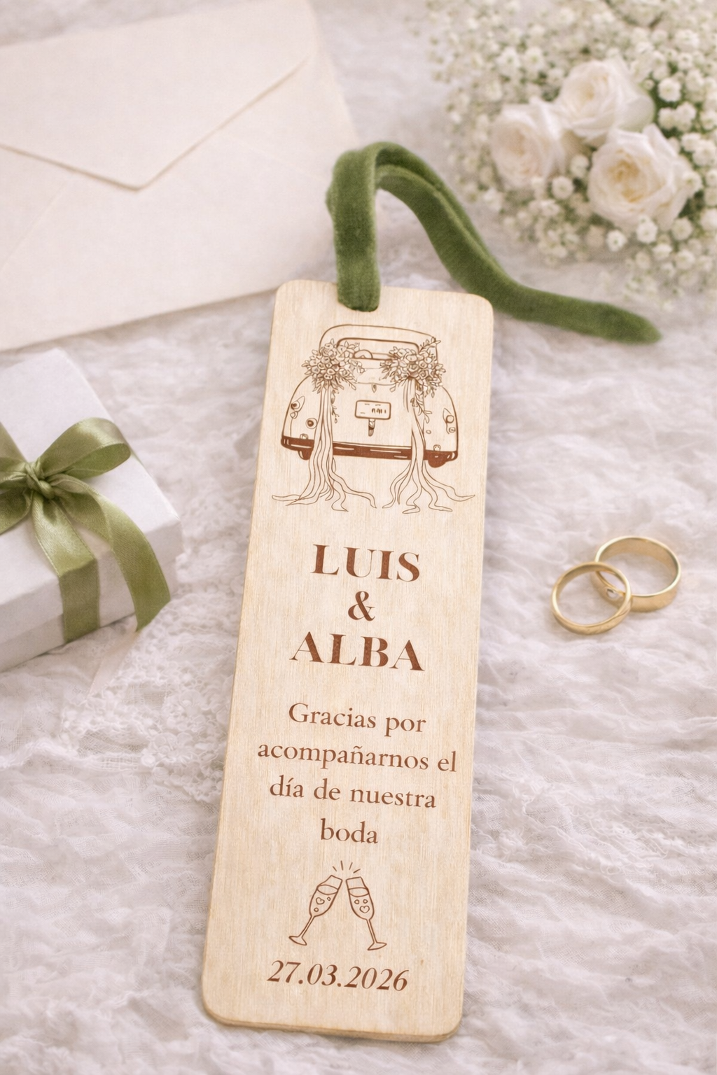 Marcapáginas de madera personalizado para boda – Detalle grabado con nombres y fecha